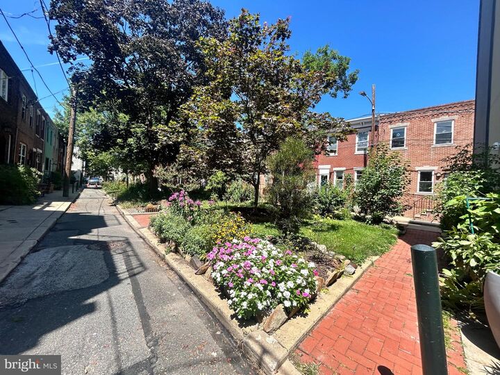 Property Photo: 708 Medina PA 19147