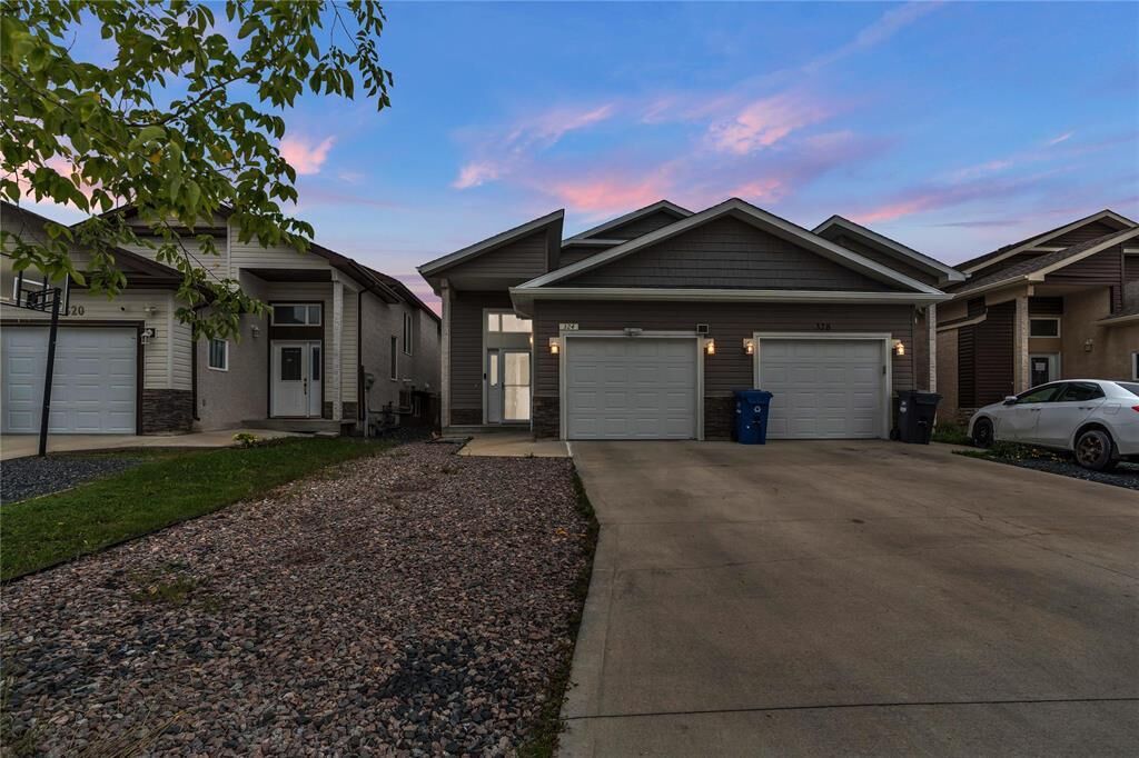 Property Photo:  324 Castlebury Meadows Drive  MB R2R 0S9 