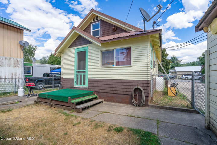 Property Photo:  110 D St  ID 83868 