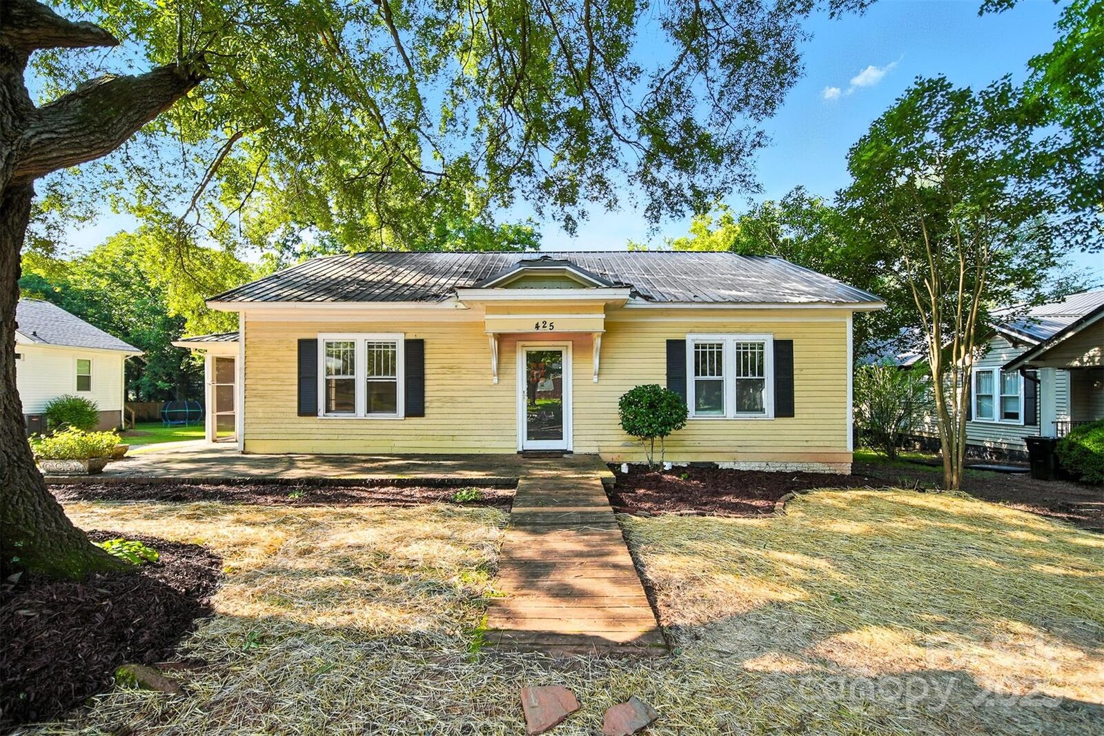 Property Photo: 425 W 8th Street NC 28658