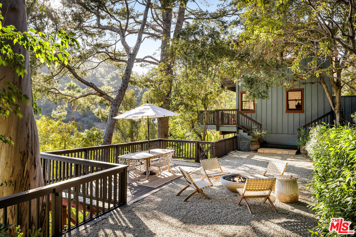 2415 Castilian Dr  Los Angeles CA 90068 photo