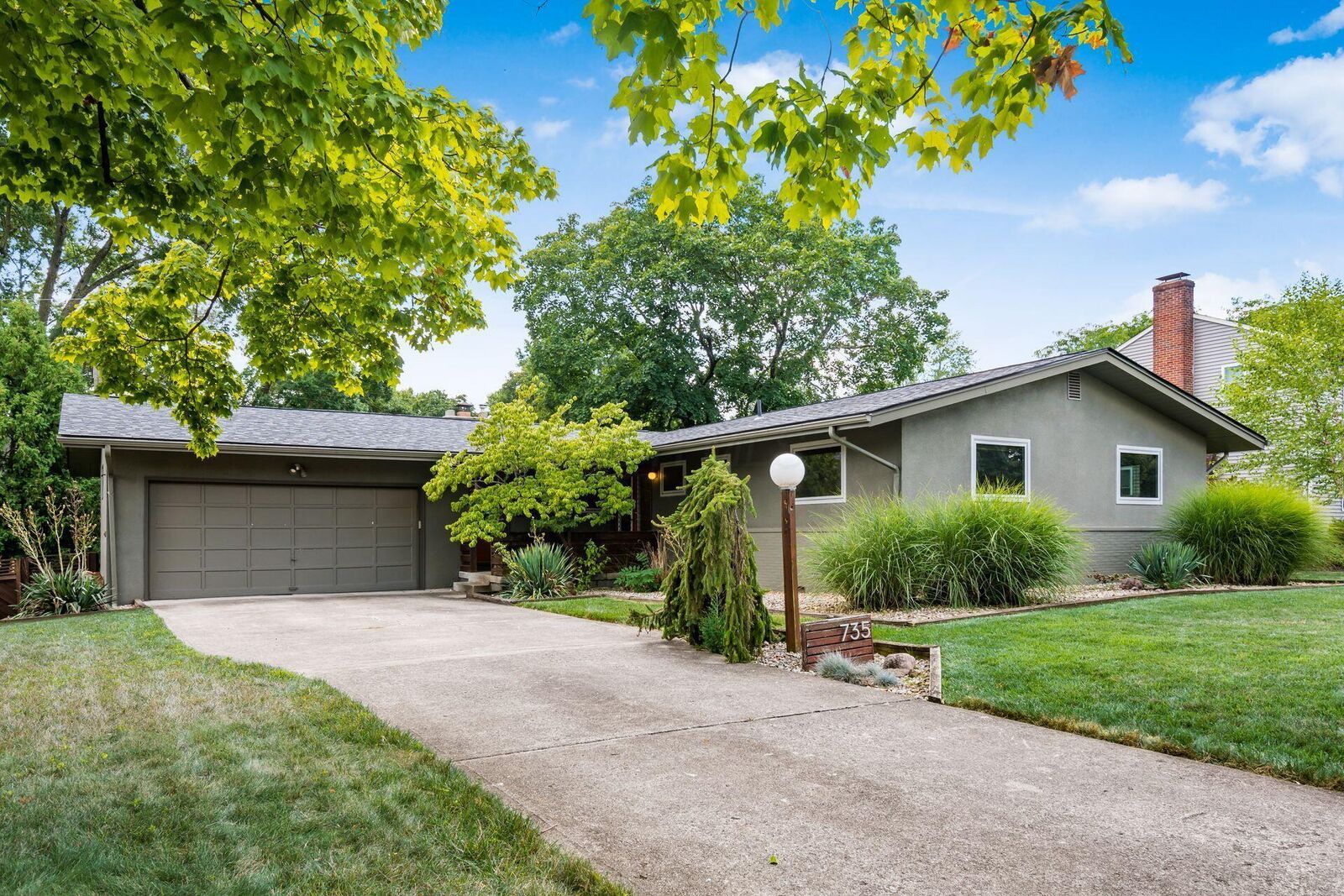 Property Photo: 735 Beautyview Court OH 43214