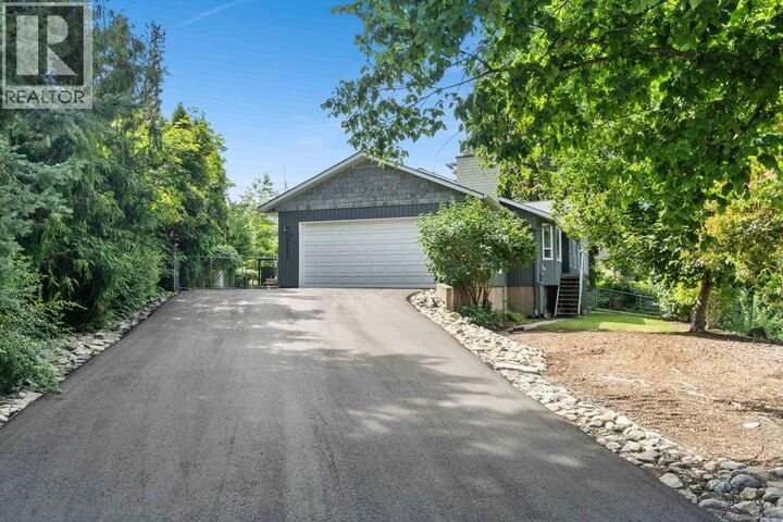 Photo de la propriété:  2131 21 Street Northeast  BC V1E 3E4
