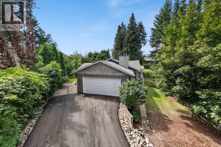 Photo de la propriété: 2131 21 Street Northeast BC V1E 3E4