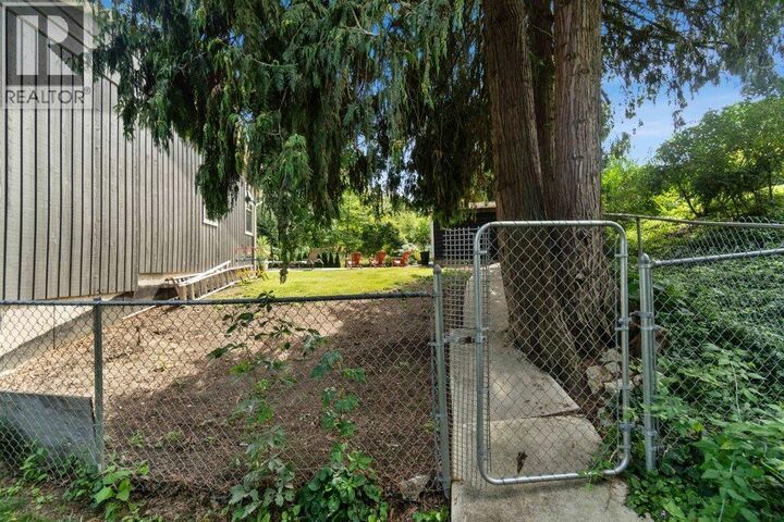 Property Photo:  2131 21 Street Northeast  BC V1E 3E4 