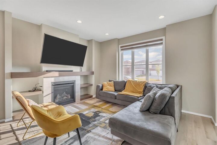 Property Photo:  633 De La Seigneurie Boulevard  MB R3X 0R1 