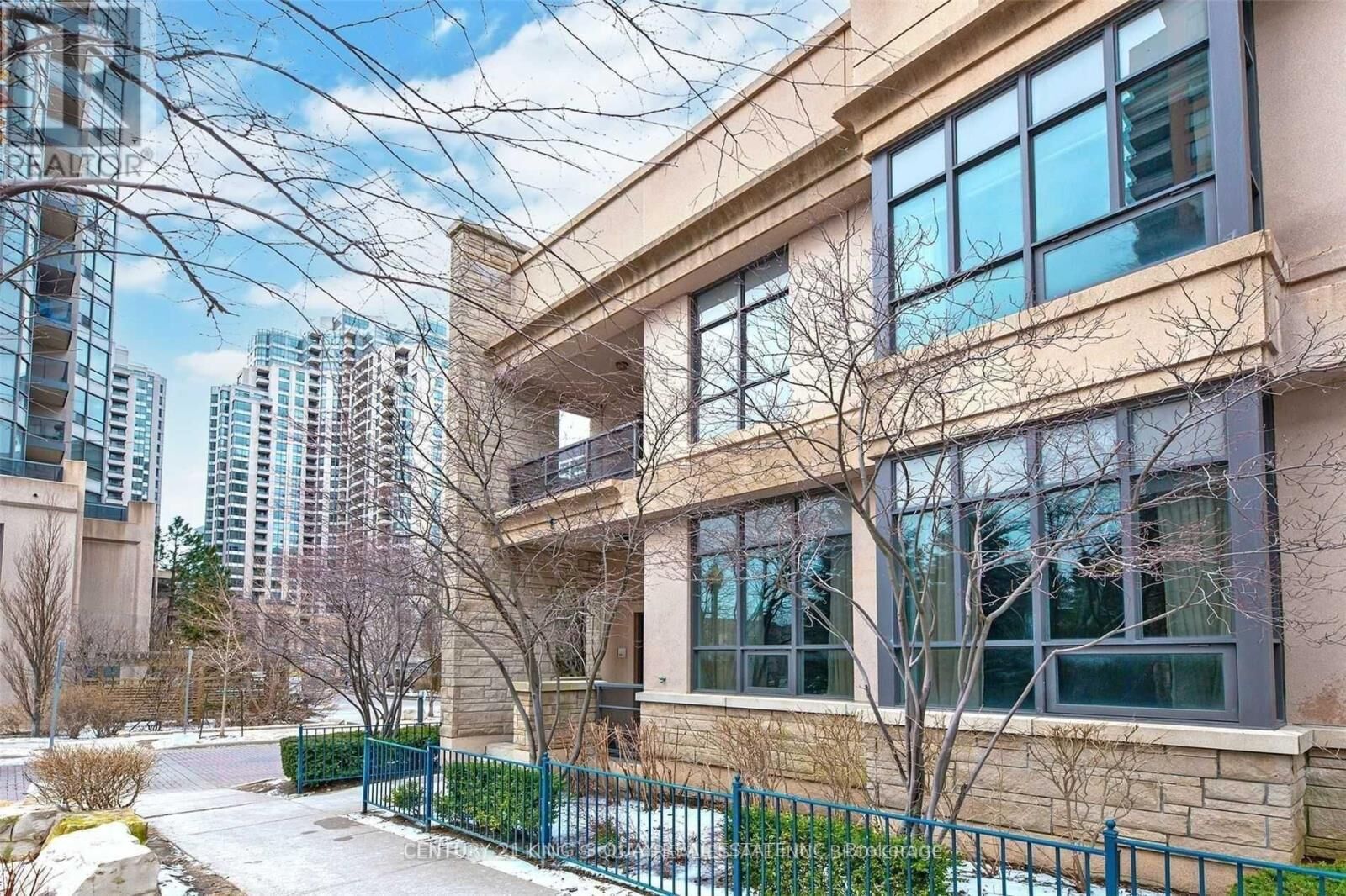 Property Photo: 500 Doris Avenue Th5 ON M2N 0C1