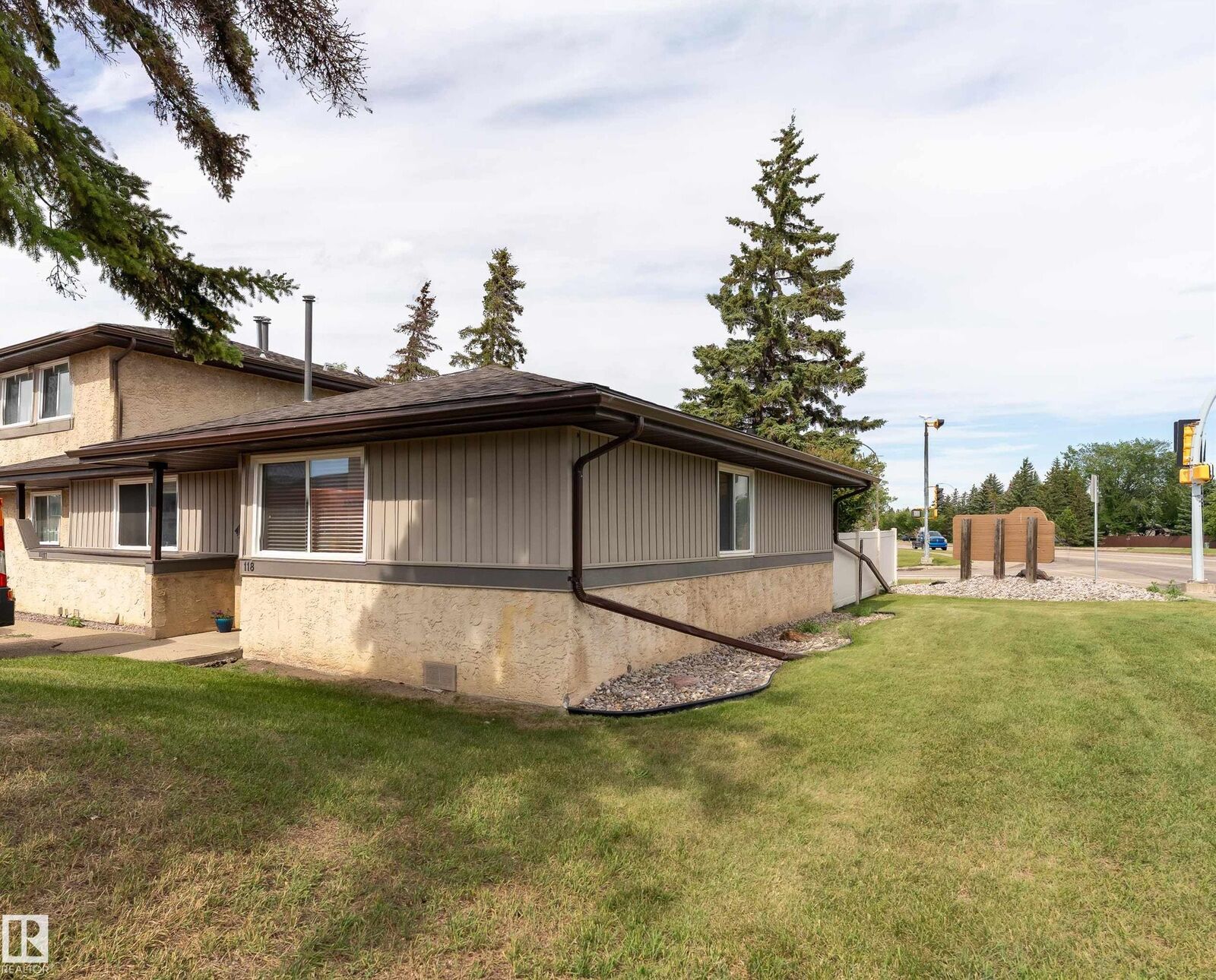 Property Photo: 8930 99 Avenue 118 AB T8L 3L1