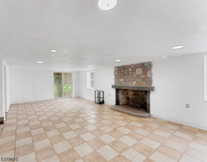 Property Photo:  88 Stanhope Rd  NJ 07871 
