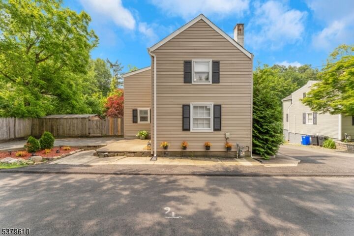 Property Photo:  88 Stanhope Rd  NJ 07871 