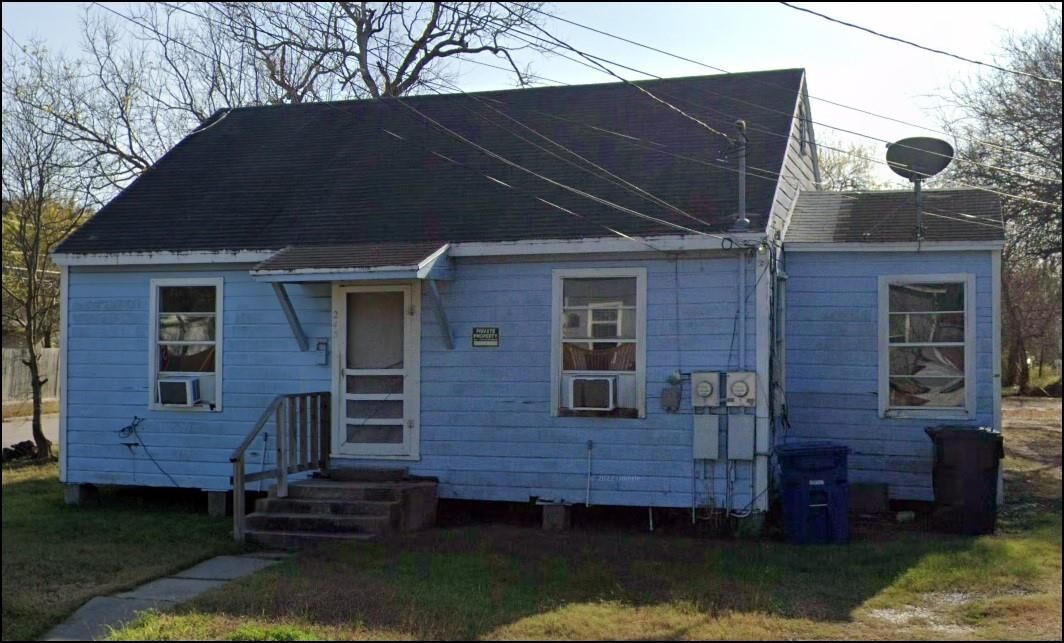 Property Photo: 245 Tarlton Street TX 78415