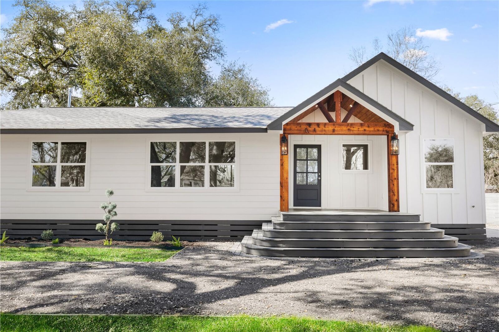 Property Photo:  925 County Road 737B  TX 77511 