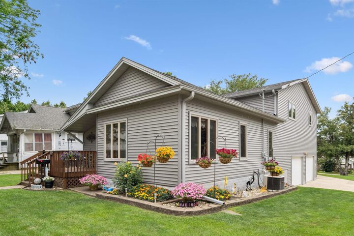 100 7th Ave SE  Oelwein IA 50662 photo