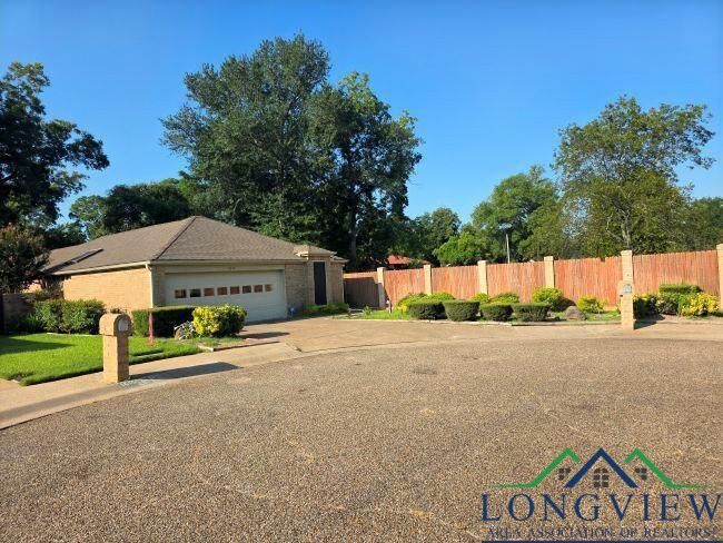 Property Photo: 1617 Clearbrook TX 75652