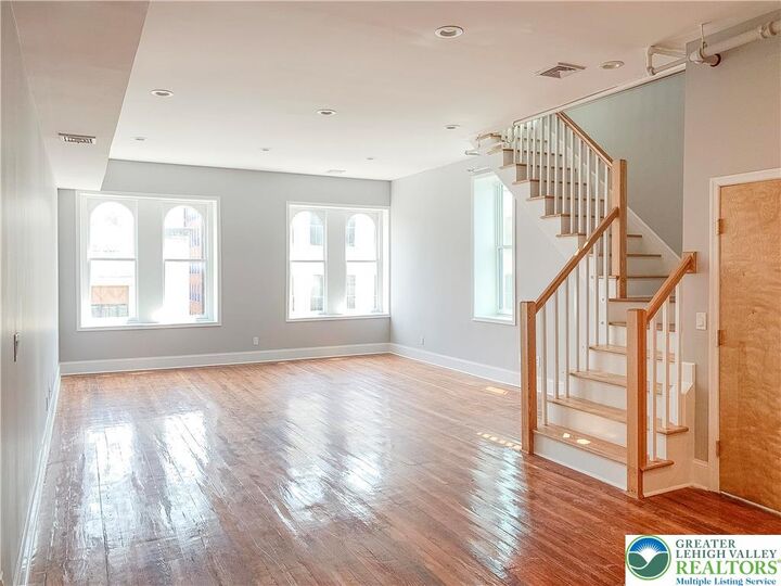 Property Photo:  5 N Bank Street 6  PA 18042 