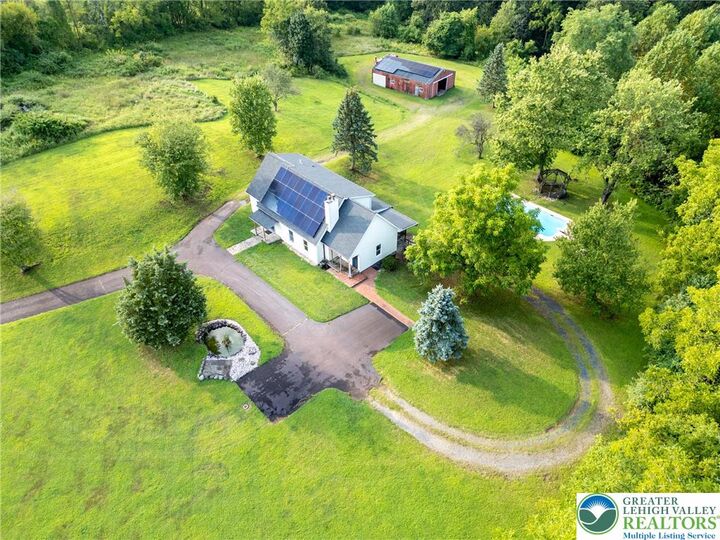 Property Photo:  1431 Parkland Road  PA 18036 