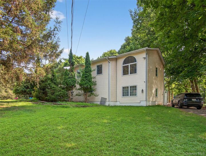 Property Photo: 7 Eleanor Place NY 10952