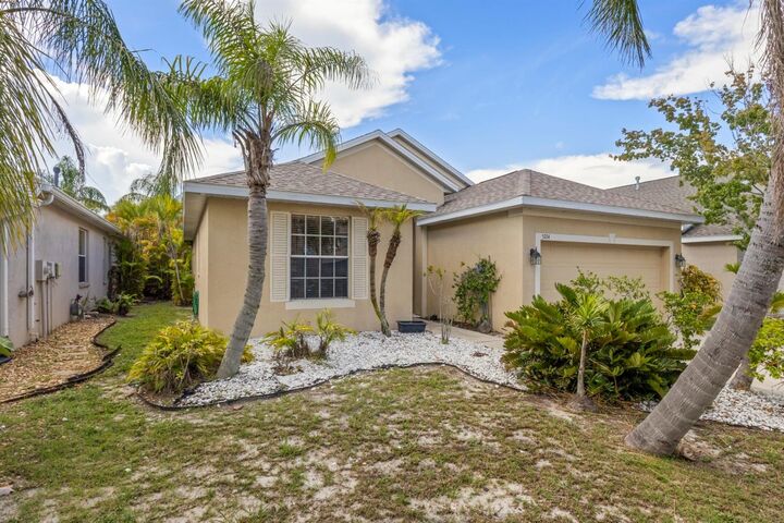 Property Photo:  5214 Clover Mist Drive  FL 33572 