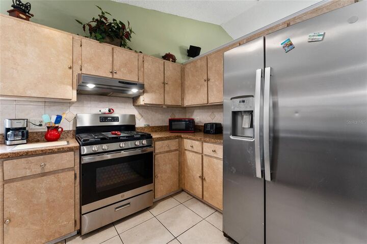 Property Photo: 325 Sir Lawrence Drive FL 32773