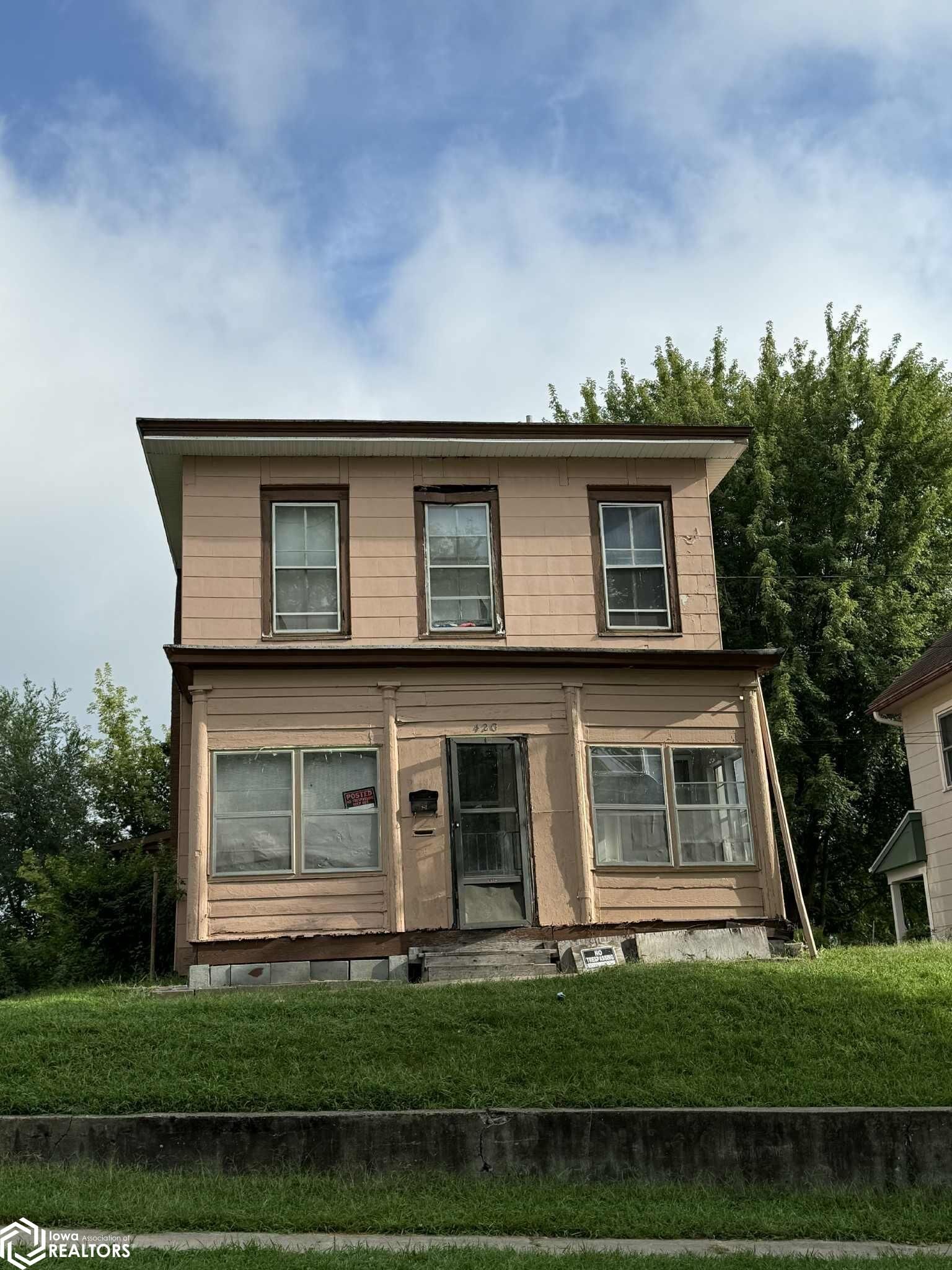 Property Photo: 420 Maple Street IA 52601