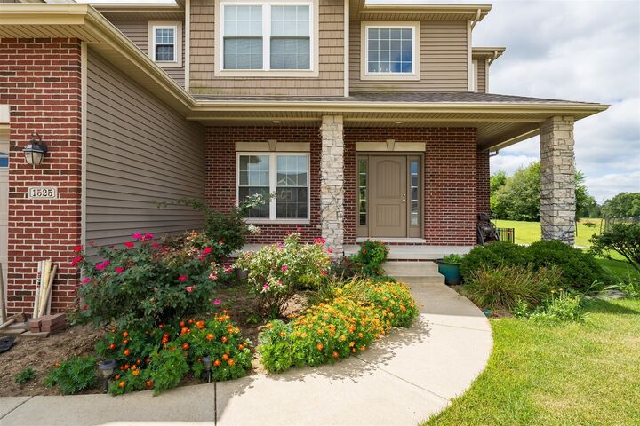 Property Photo: 1525 Stoneroller Circle IL 61705