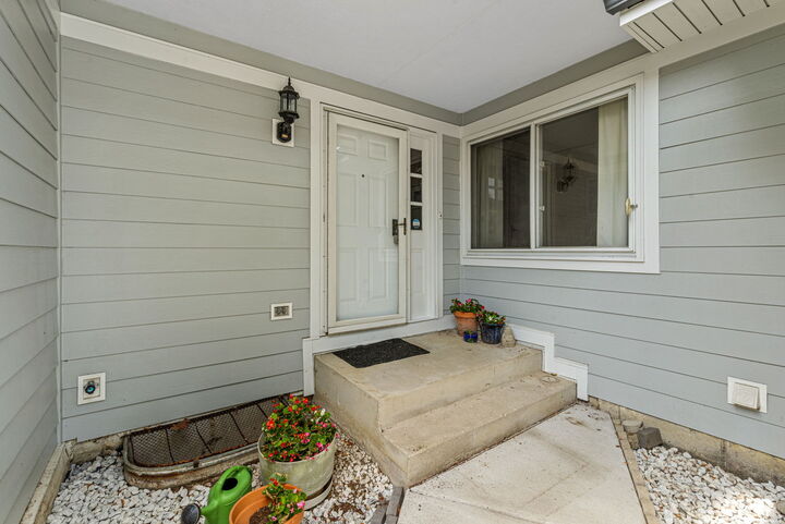 Property Photo:  416 Swallow Lane  IL 60015 