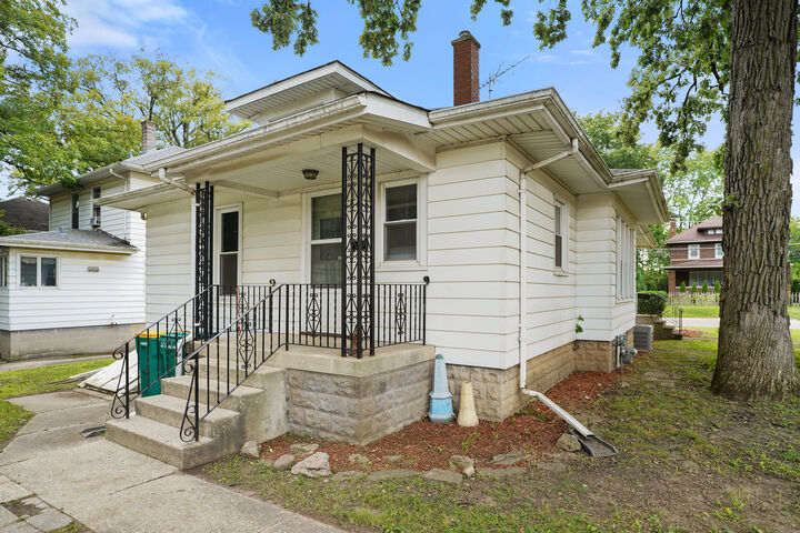 Property Photo:  1100 Richards Street  IL 60433 