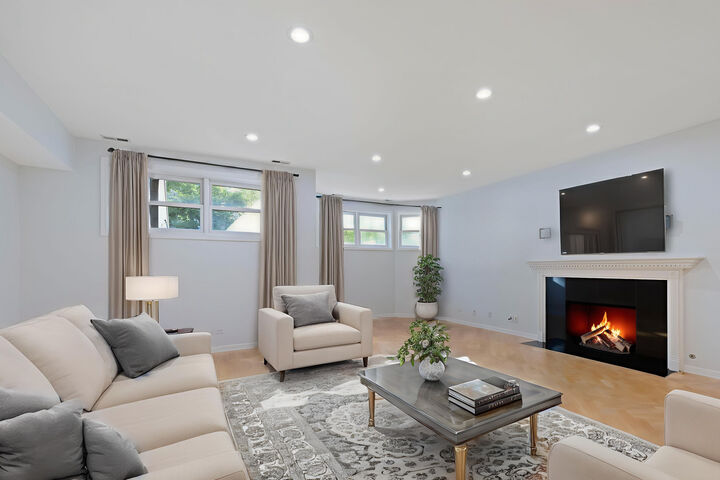 Property Photo:  3976 S Ellis Avenue Gs  IL 60653 