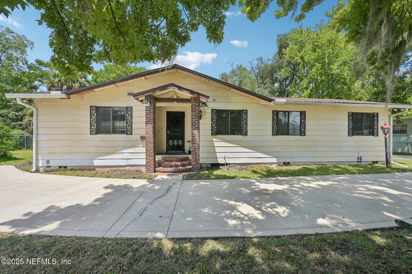 Property Photo:  3949 Moncrief Road W  FL 32209 