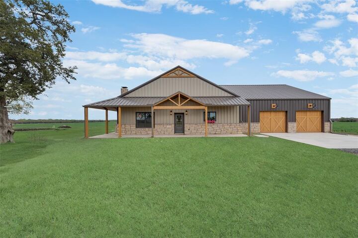 Property Photo: 160 Quail Run Court TX 76234