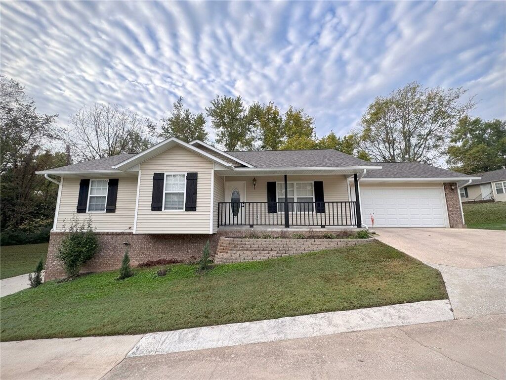 Property Photo: 808 Parkview Drive AR 72601