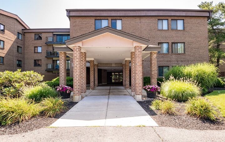 Property Photo: 3 Ledgewood Way 6 MA 01960