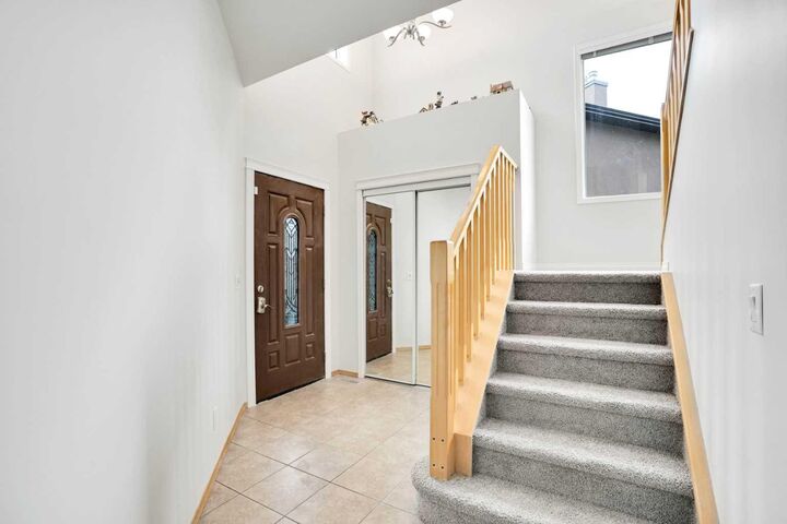 Property Photo:  521 Rocky Ridge View NW  AB T3G 4X3 