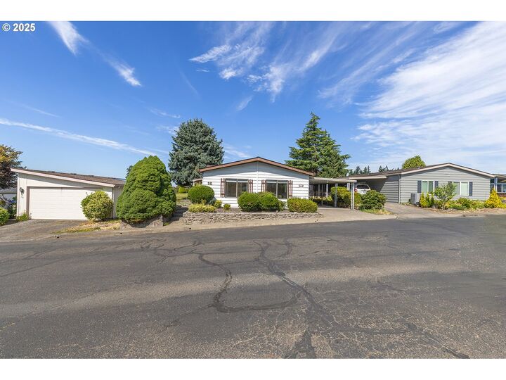 Property Photo: 17401 SE 39th St #96 WA 98683