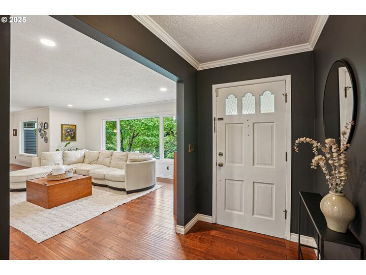 Property Photo:  1930 SW Parkwood Dr  OR 97225 