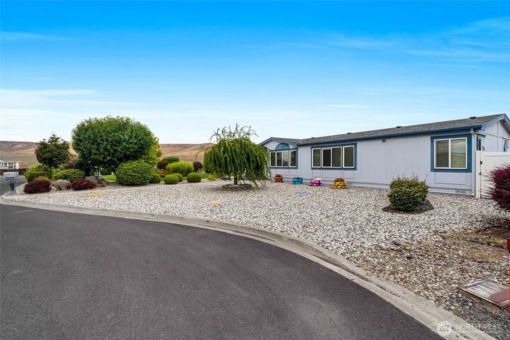 Property Photo:  307  Hilltop Circle  WA 98823 