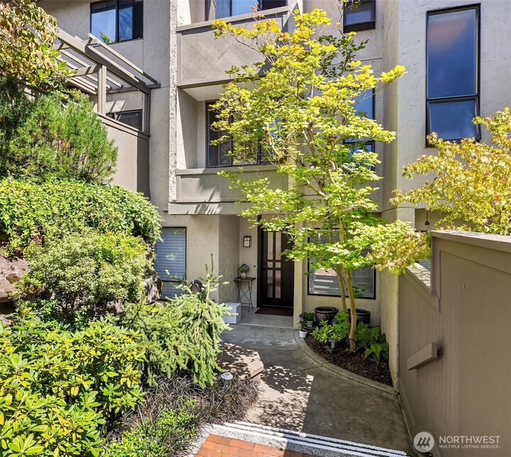 6538  Park Point Way NE  Seattle WA 98115 photo
