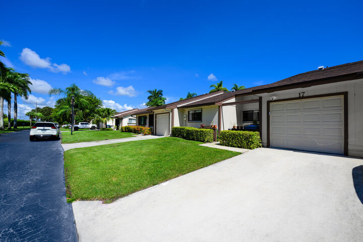 17 Mayfair Lane  Boynton Beach FL 33426 photo