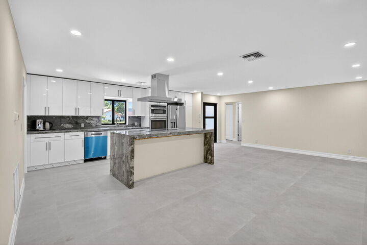 Property Photo: 6251 Hitchin Post Way FL 33484