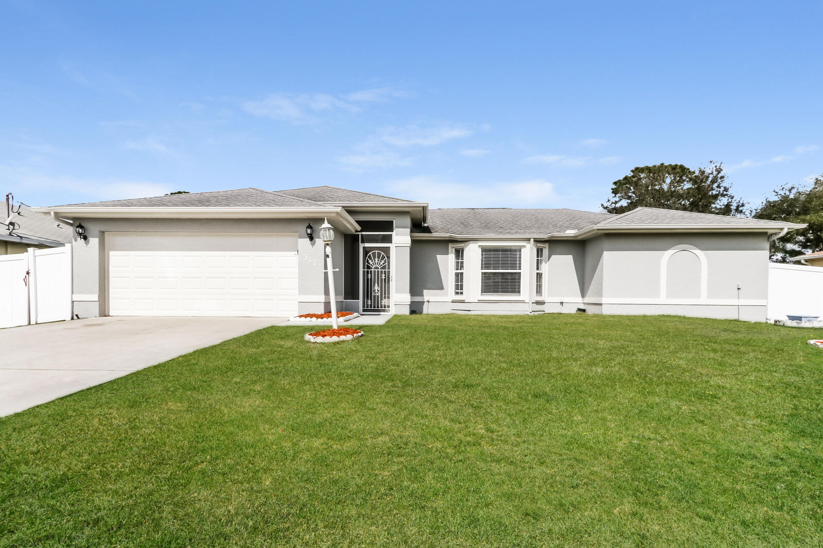Property Photo:  317 SW Duxbury Avenue  FL 34983 