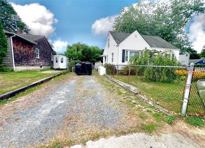 Property Photo:  86 Maple Avenue  RI 02842 