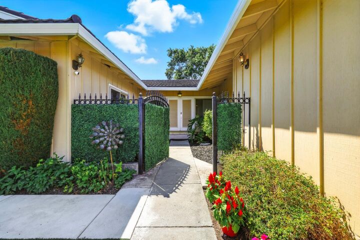 Property Photo:  2230 Crocker Way  CA 95051 