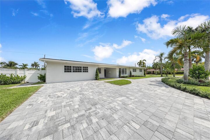 8355 SW 89th St  Miami FL 33156 photo