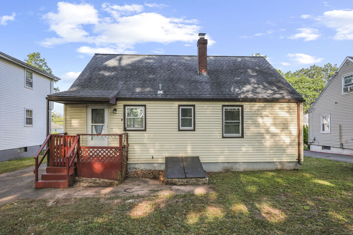 Property Photo:  118 Benson Street  CT 06051 