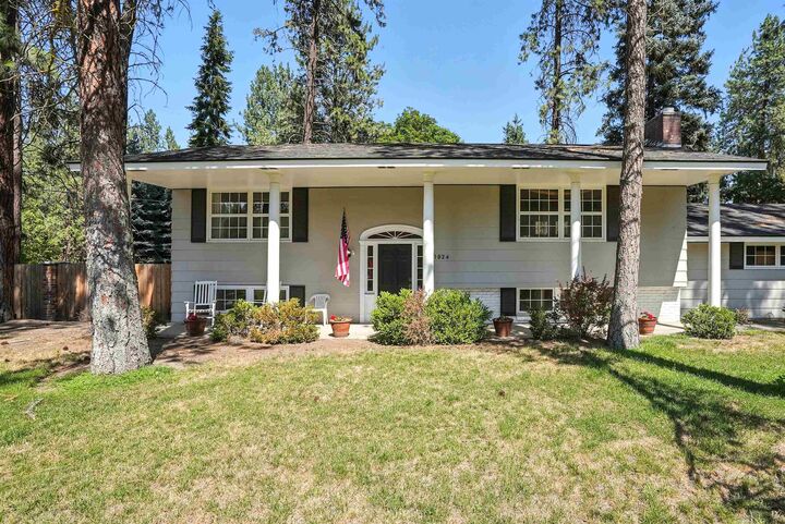 Property Photo:  1026 W Woodway Ave  WA 99218 