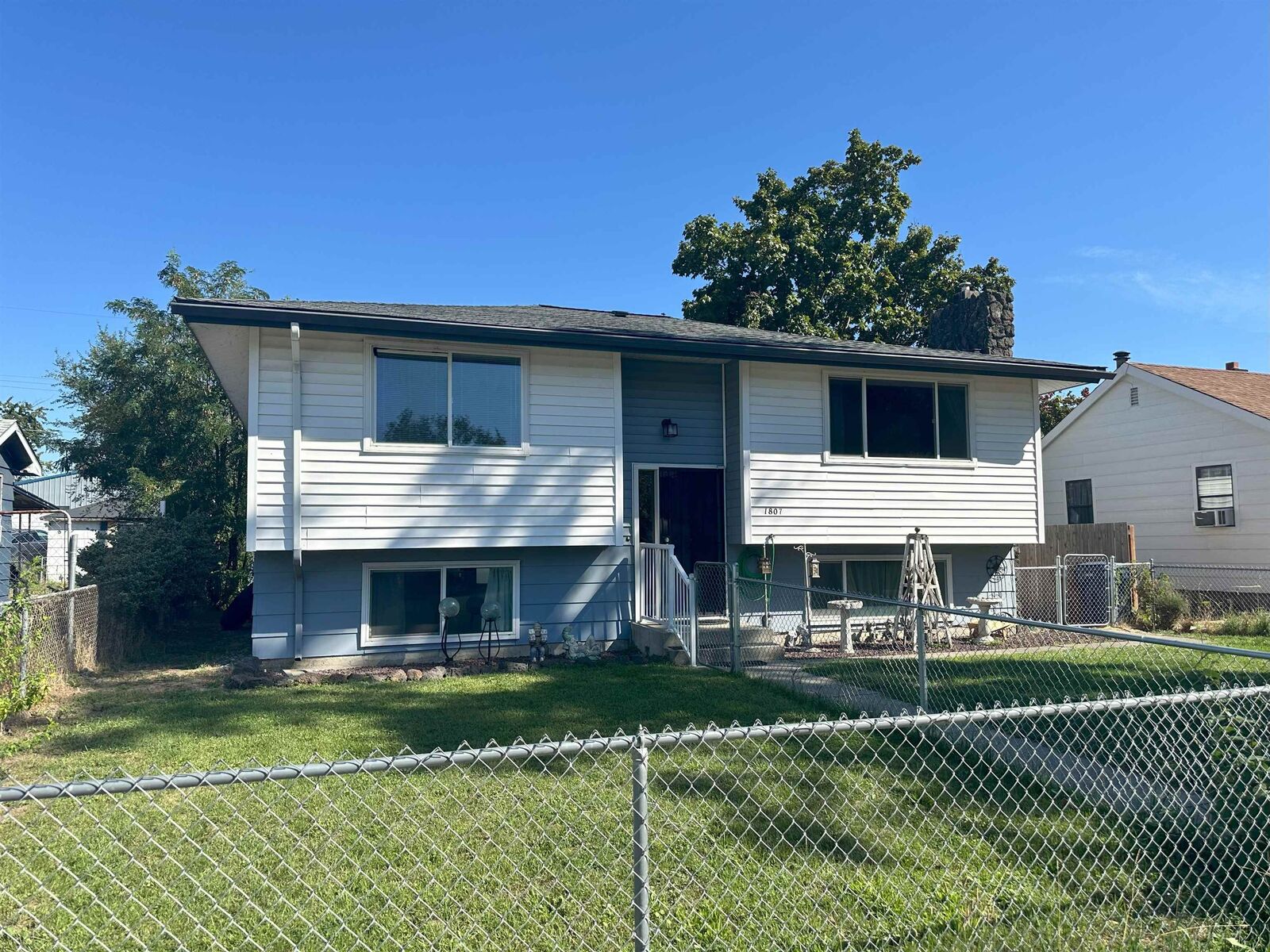 Property Photo:  1807 E Liberty Ave  WA 99207 