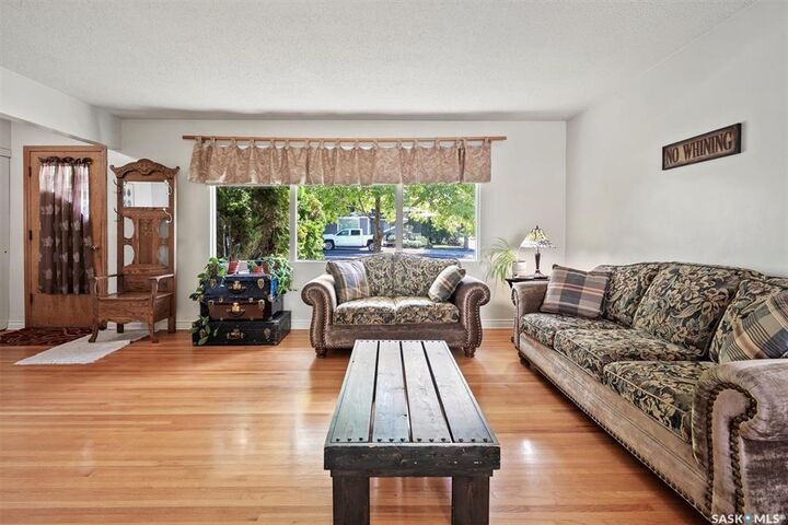Property Photo:  2431 Dufferin Avenue  SK S7J 1C3 