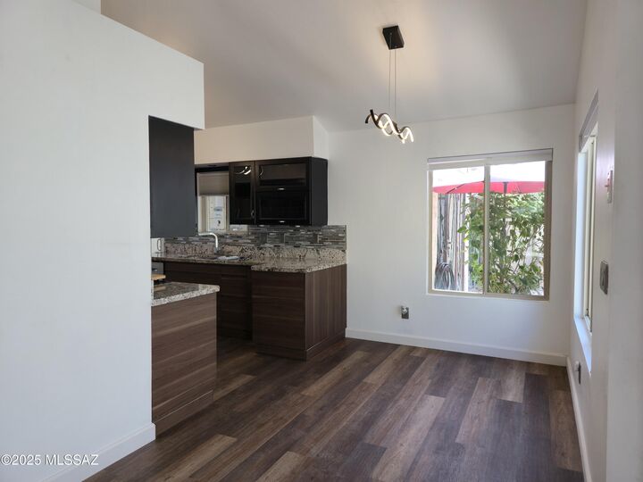 Property Photo:  2802 W Carnation Place  AZ 85745 