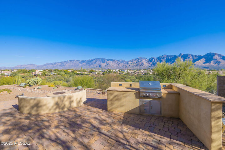 Property Photo: 12654 N Vistoso View Place AZ 85755
