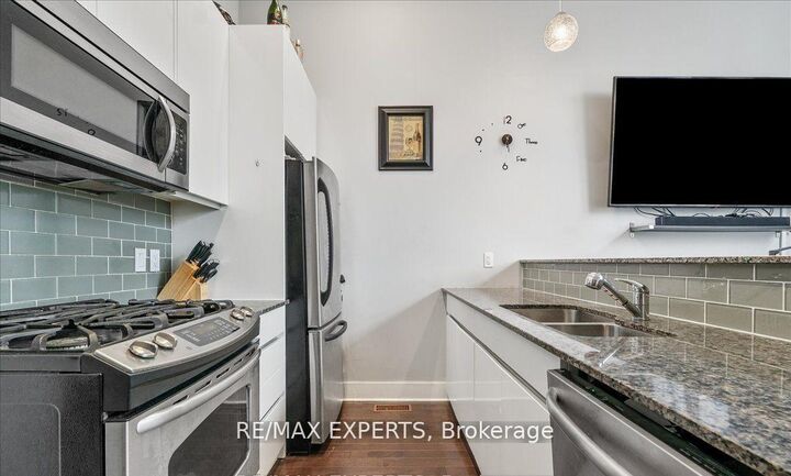 Photo de la propriété: 323 Kingston Road 101 ON M4L 1T8